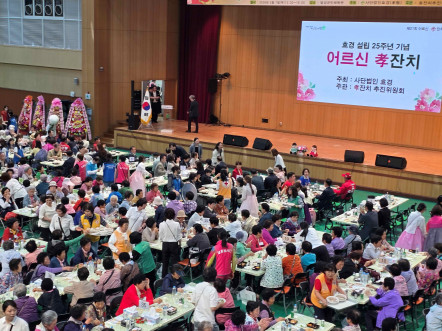 5월 7일 제21회 어르신 효(孝)잔치 자원봉사 (4)